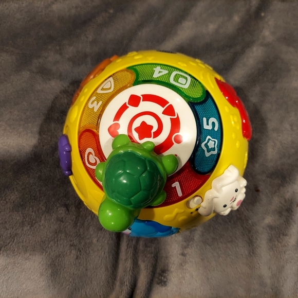 VTECH WIGGLE & CRAWL BALL INTERACTIVE ANIMAL NOISES COUNTS ROLLS AROUND 45 SONGS - Picture 7 of 9